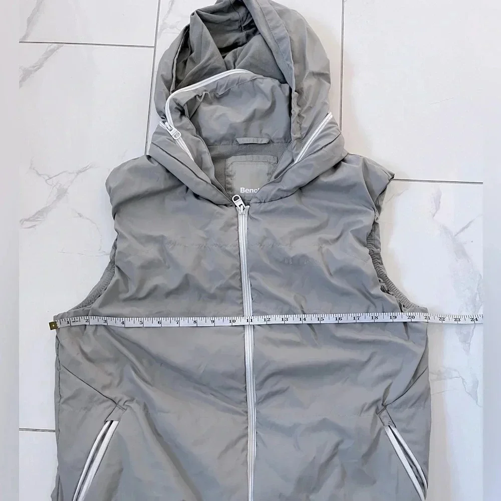Bench/ Light grey vest/ Hidden zippered hood/ Size US X/L - Picture 14 of 16